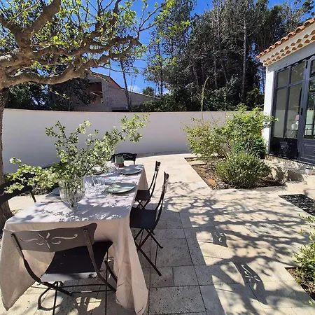 Avec Piscine, Climatisee, Wifi, A Pied